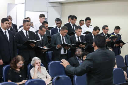 Sociedade Bíblica do Brasil recebe homenagem pelos 70 anos