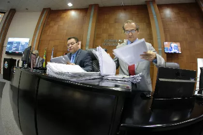 O presidente da Assembleia, deputado Eduardo Botelho, leu parecer técnico durante sessão matutina desta terça-feira (14)