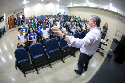 Alunos da Escola Estadual 20 de Março da cidade  Querência visitam ALMT no Programa Por Dentro do Parlamento