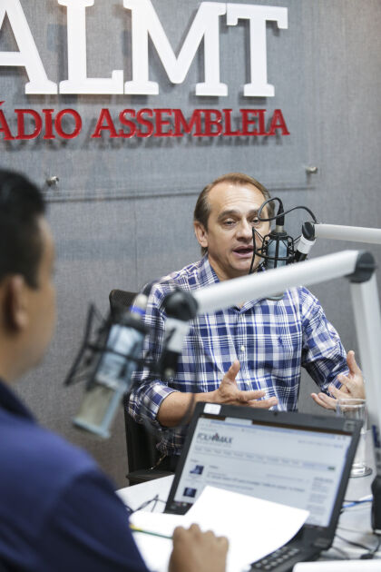 Rádio Assembleia recebe o deputado Wilson Santos