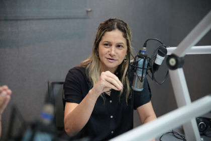 Rádio Assembleia entrevista Viviane Lozi