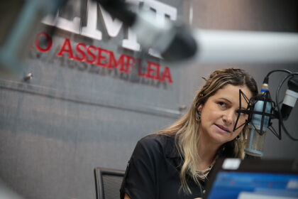 Rádio Assembleia entrevista Viviane Lozi