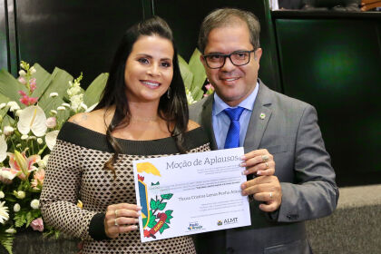 Deputado Paulo Araújo concede moção de aplausos a 220 mulheres em sessão solene