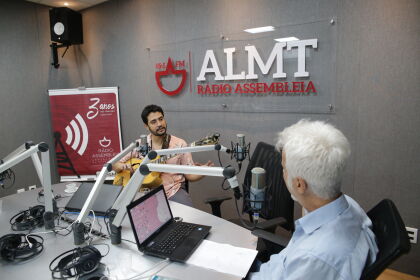 Entrevista na Rádio AL com o músico Pedro Oleare
