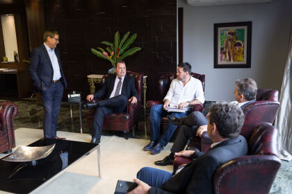 Deputado Max Russi em reunião com o governador Mauro Mendes