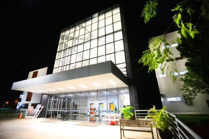 O Teatro do Cerrado Zulmira Canavarros fica anexo à Assembleia Legislativa de Mato Grosso 