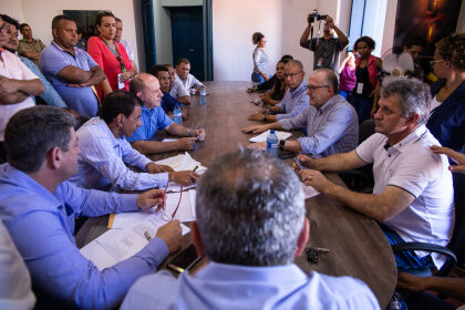 Deputados apresentam reivindicações para comitiva do governo do estado em aniversário de Vila Bela da Santíssima Trindade