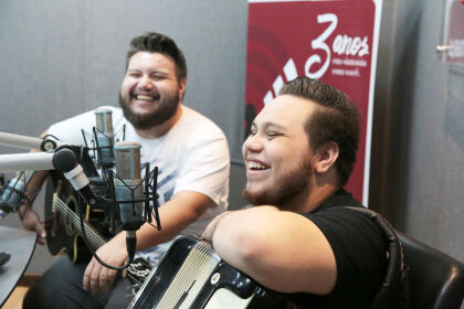 Entrevista com Afonso e Gabriel no programa Sons de Mato Grosso da Rádio Assembleia