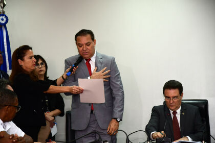 Toninho de Souza toma posse como deputado