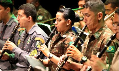 Orquestra com músicos da PM, Exército e Bombeiros realiza concerto no Zulmira Canavarros