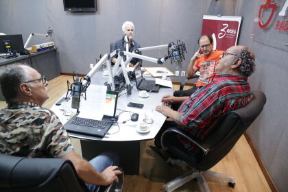 O ator Ivan Belém e o escritor Luiz Renato no programa Fusão.com da Rádio Assembleia