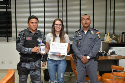 Presidente da ALMT recebe certificado de “Amiga do 1º Comando Regional da Polícia Militar”