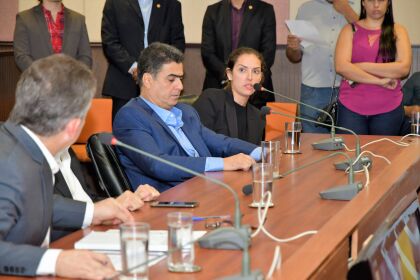 Presidente Janaina Riva, deputados, prefeito e governador debatem situação da Santa Casa de Misericórdia de Cuiabá