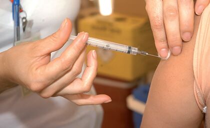 Projeto de Lei quer facilitar compra direta de vacinas da Covid-19 nos laboratórios fabricantes
