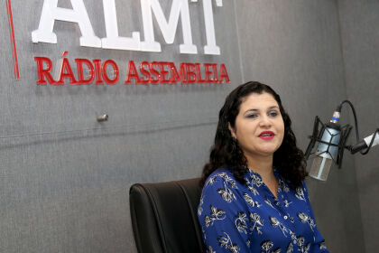 Secretária da Ceja, Elaine Z.Pereira, na Rádio AL para divulgar Mutirão de Adoção