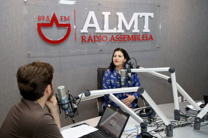 Secretária da Ceja, Elaine Z.Pereira, na Rádio AL para divulgar Mutirão de Adoção