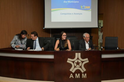 Presidente Janaina Riva participa da reunião da XXII Marcha dos Prefeitos na AMM