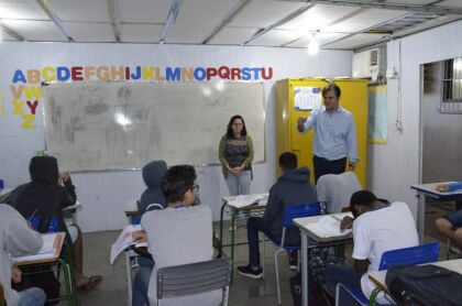Deputado Thiago Silva Visita escola Hermelinda Figueiredo