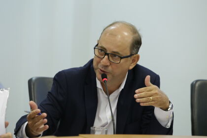 Dr. Eugênio apresenta proposta à LDO garantindo mais recursos às prefeituras