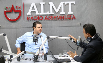 Rádio Assembleia entrevista deputado Thiago Silva