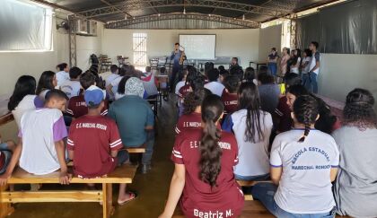 No interior, foram promovidas mais de 50 palestras, voltadas a temas como bullying, depressão, Exame Nacional do Ensino Médio (Enem) e prevenção à violência doméstica