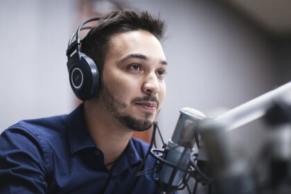 Projeto "Radialista por um dia" traz Gabriel Guilherme