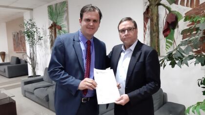 Deputado Thiago Silva entrega carta-proposta para o secretário da Casa Civil, Mauro Carvalho