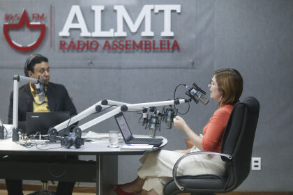 Disney de Paula e Tânia Rauber falam sobre marketing digital à Rádio Assembleia