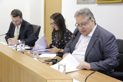 Romoaldo Júnior oficializa deputada Janaina relatora das contas do ex-governador Pedro Taques