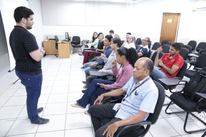 O coordenador da Escola do Legislativo, Túlio Kenzo, explica que as pós-graduações estão disponíveis para o público interno e externo