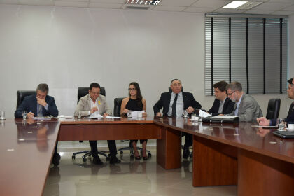 Presidente Botelho e deputados reúnem com diretores da Fiemt