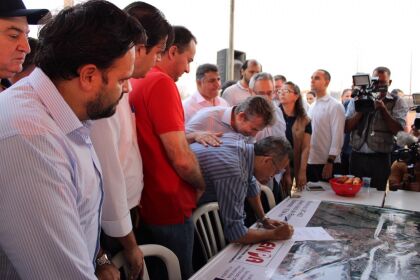 Delegado Claudinei participa de assinatura do início das obras do anel viário de Rondonópolis