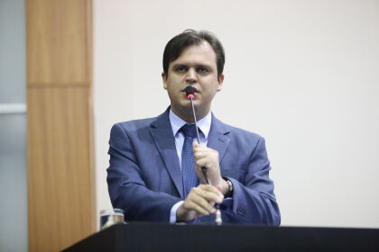 Thiago Silva defende democracia na escola