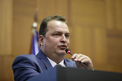 O parlamentar ressalta ainda que os descontos em multas e juros poderão chegar a 75 % sobre o valor total da dívida e que o PL, de sua autoria, reforça a promoção da conciliação, sem a necessidade de recorrer ao processo judicial.