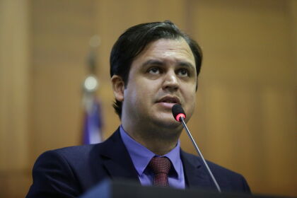 Deputado Thiago fala na tribuna da AL-MT