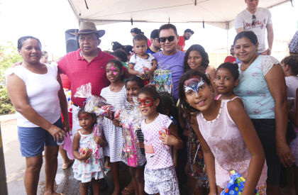 Bom mesmo é ganhar brinquedo!