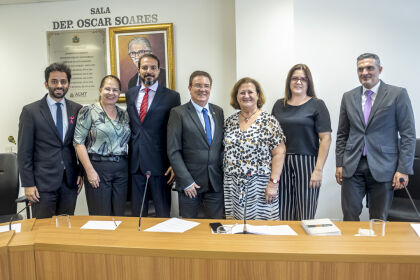 Representantes de diversas instituições integram a Câmara Setorial presidida pelo deputado Dr. Gimenez, que é autor da proposta