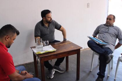 Deputado Delegado Claudinei reunidos com membros da comunidades da região Oeste de Rondonópolis.