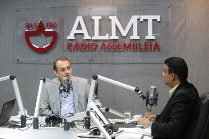 Rádio Assembleia entrevista o deputado Wilson Santos