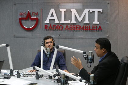 Rádio Assembleia entrevista o deputado Elizeu Nascimento