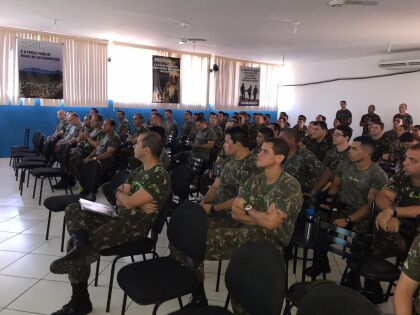 Deputado promove palestras no 18ºGAC do Exército Brasileiro