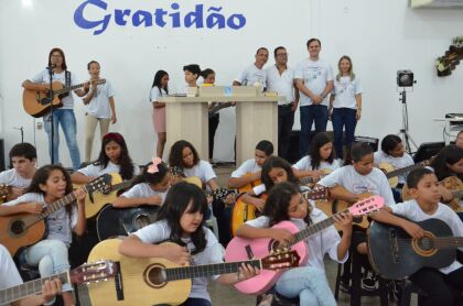 Mais de 100 jovens recebem formação musical em Rondonópolis