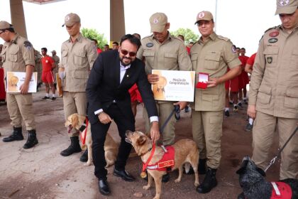 Deputado Claudinei entrega homenagens à equipe do Corpo de Bombeiros de Mato Grosso