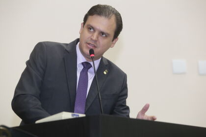 Thiago Silva defende a Unemat na tribuna da AL-MT