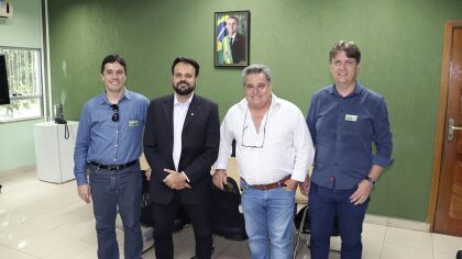 Intermediando a situação, o Delegado Claudinei e os representantes do Instituto estiveram reunidos nesta terça-feira (3) com o superintendente Regional do Instituto Nacional de Colonização e Reforma Agrária (INCRA), em Mato Grosso