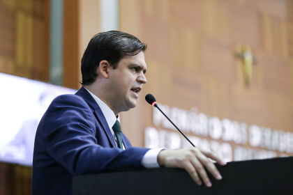 Thiago na plenária da AL