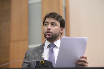 Ulysses Moraes propõe a não utilização de papéis em órgãos públicos