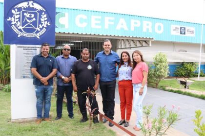 Thiago Silva e equipe durante visita no Cefapro - Roo