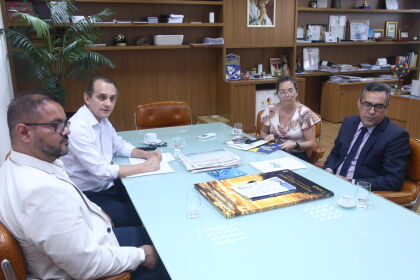 Deputado Wilson Santos recebe membros do Conselho Regional de Fonoaudiologia de Mato Grosso