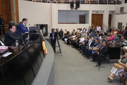 Deputados Thiago Silva e Sebastião Rezende homenageiam o IBUC-Instituto Bíblico Único Caminho